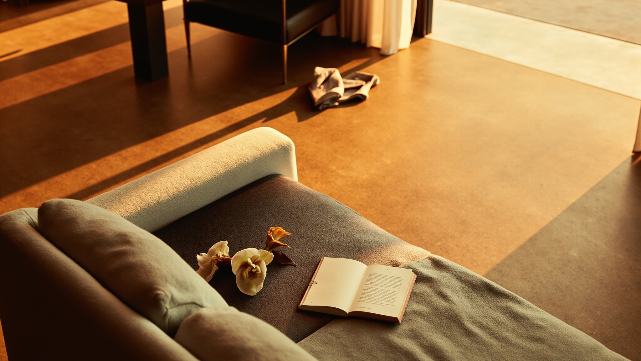 Cuir D'Iris by Atelier Materi. Atmospheric mood
