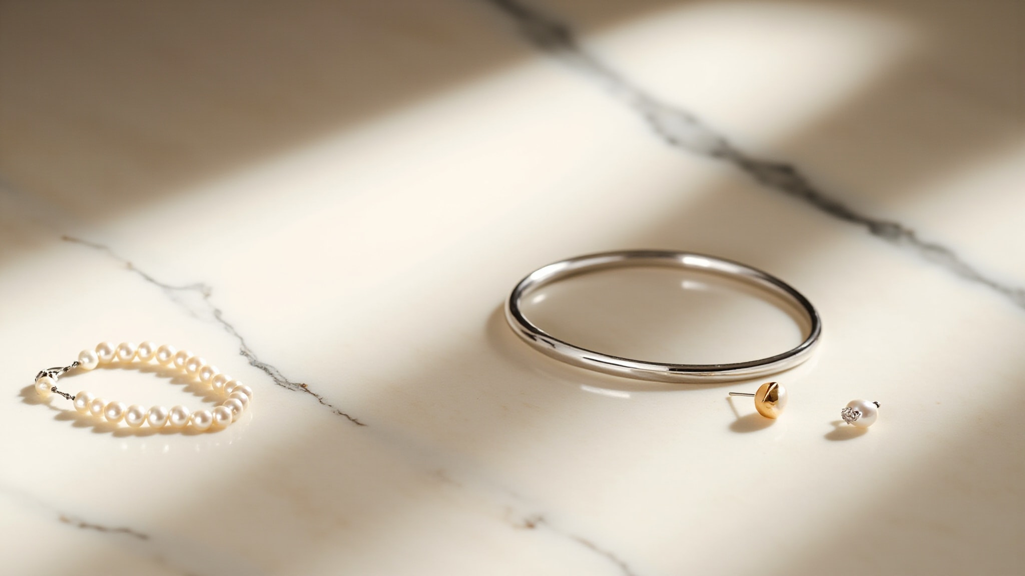 Place Vendome White Gold by Boucheron. Atmospheric mood