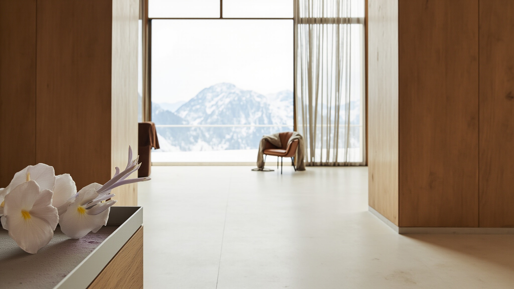 Iris Altesse by Danner & Flemming. Atmospheric mood