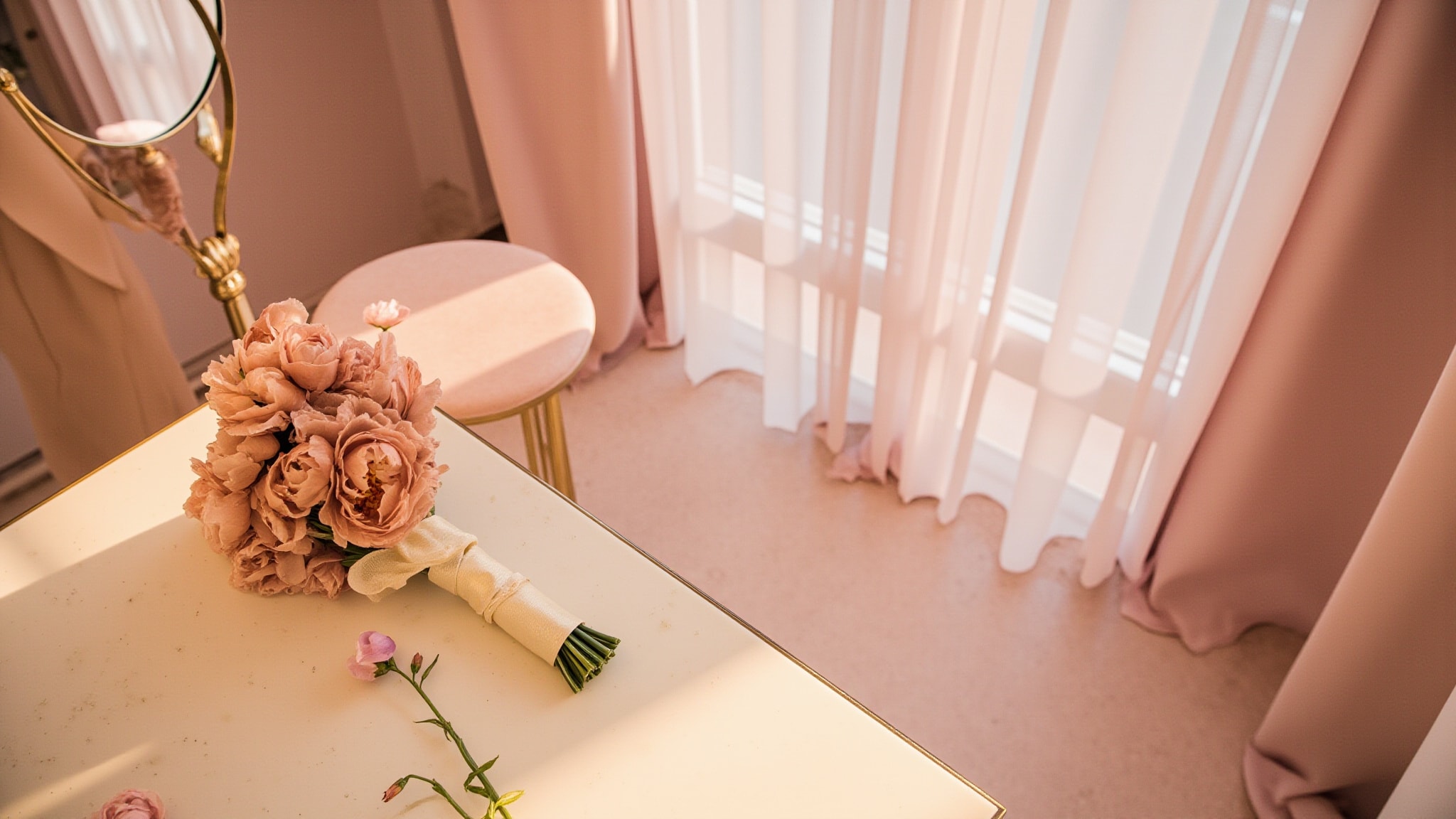 Miss Dior Blooming Bouquet (Eau de Parfum) by Dior. Atmospheric mood