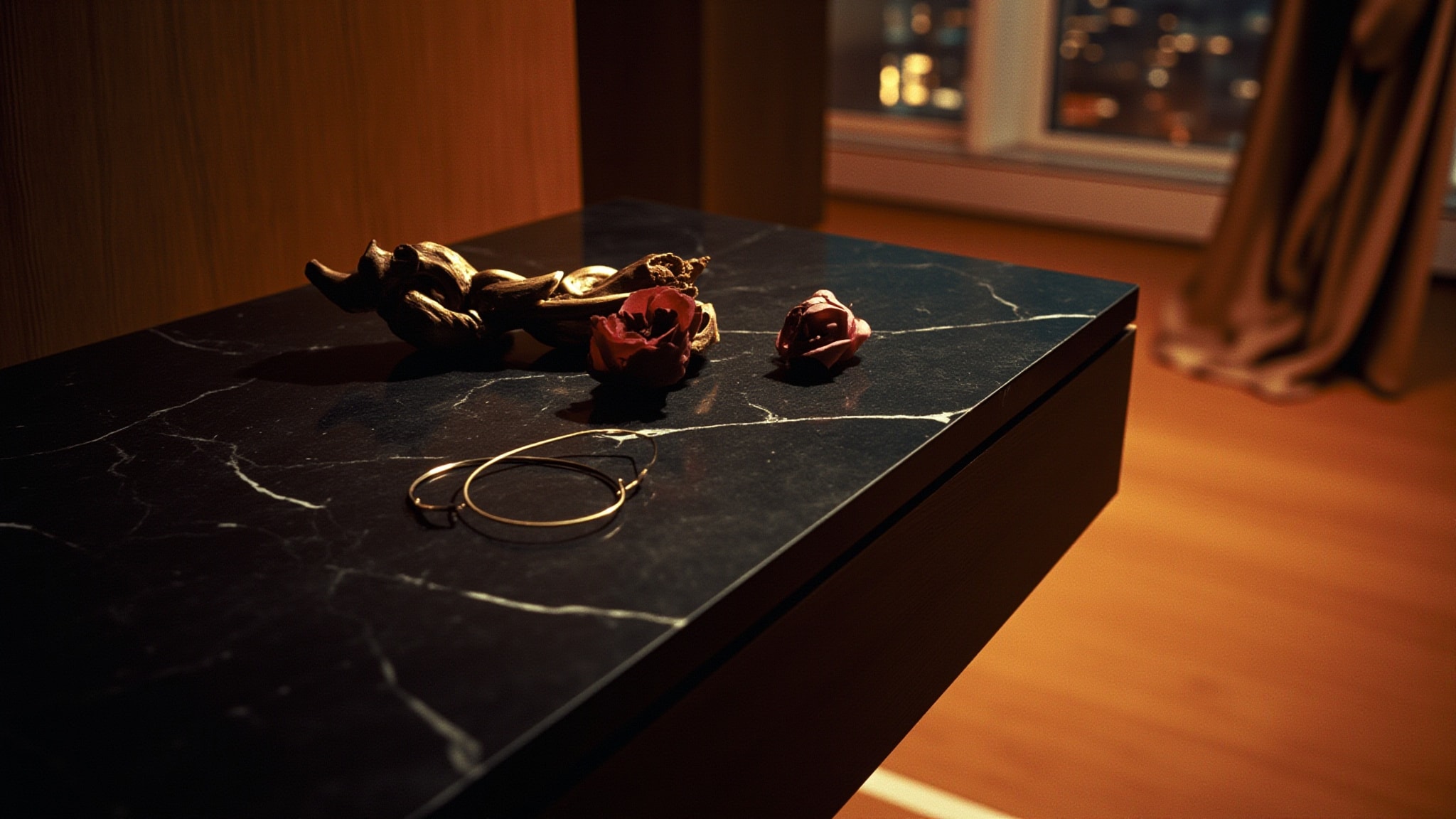 Sensuous Noir by Estée Lauder. Atmospheric mood