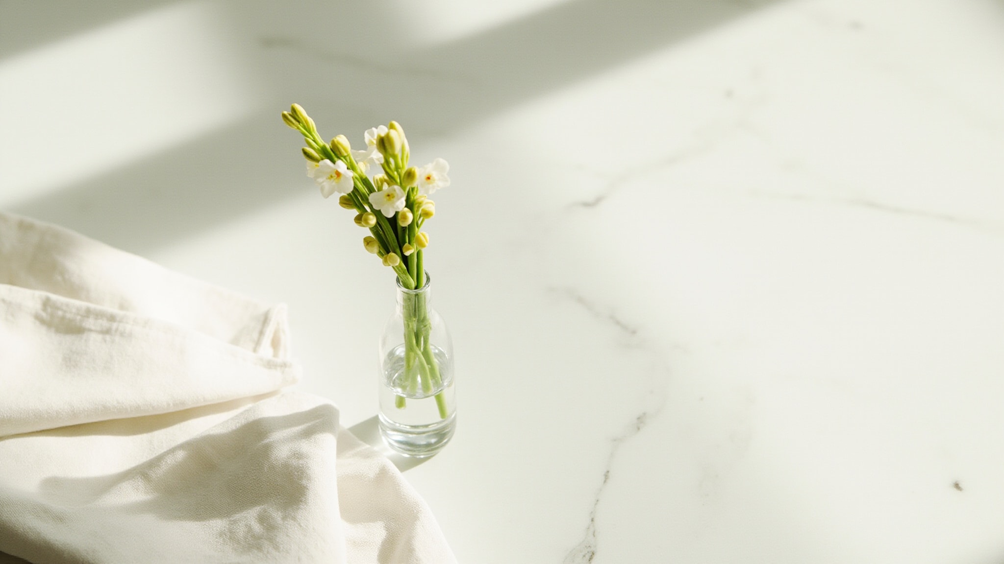 Les Naturelles: Freesia by Fragonard. Atmospheric mood