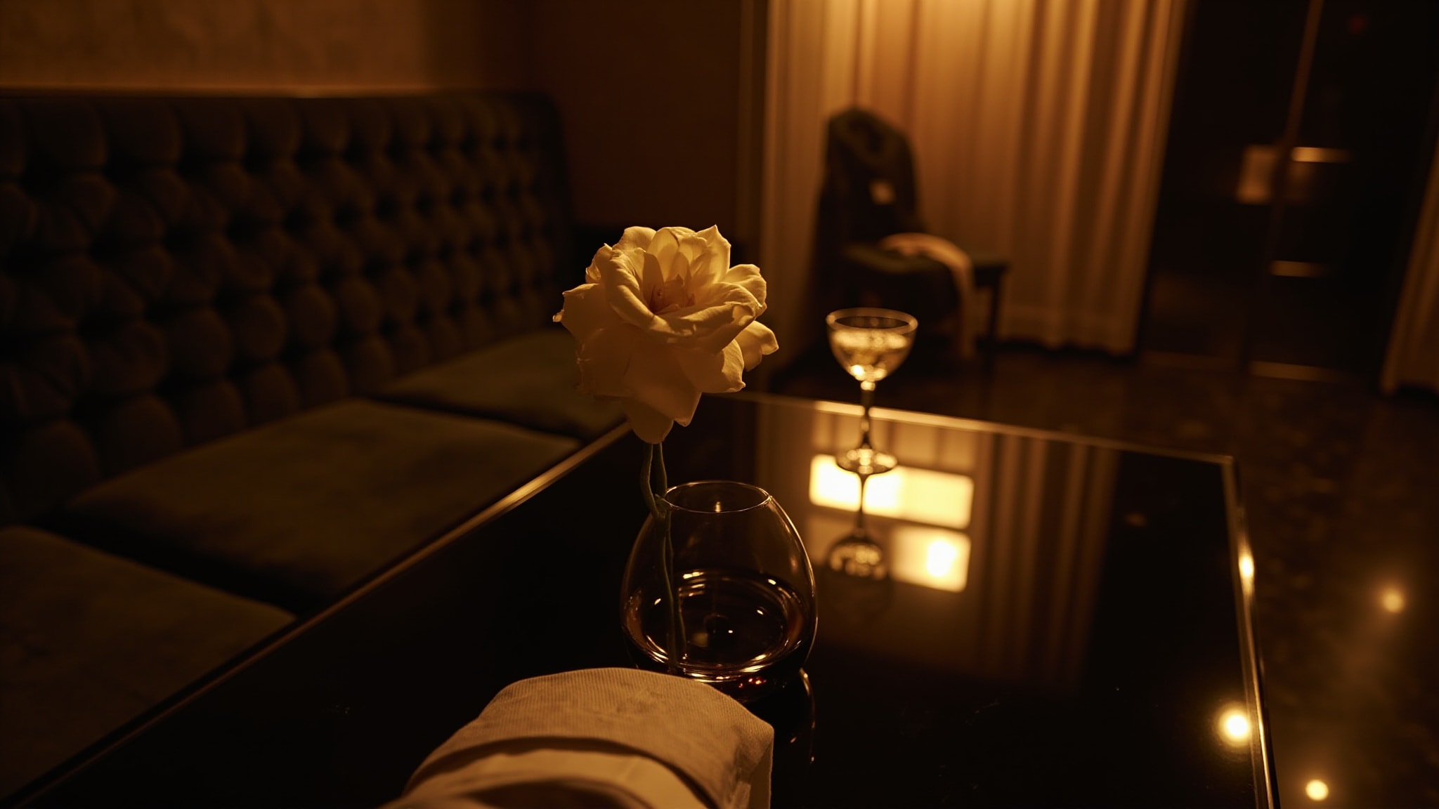 Night Club Silky by Fragrance World. Atmospheric mood