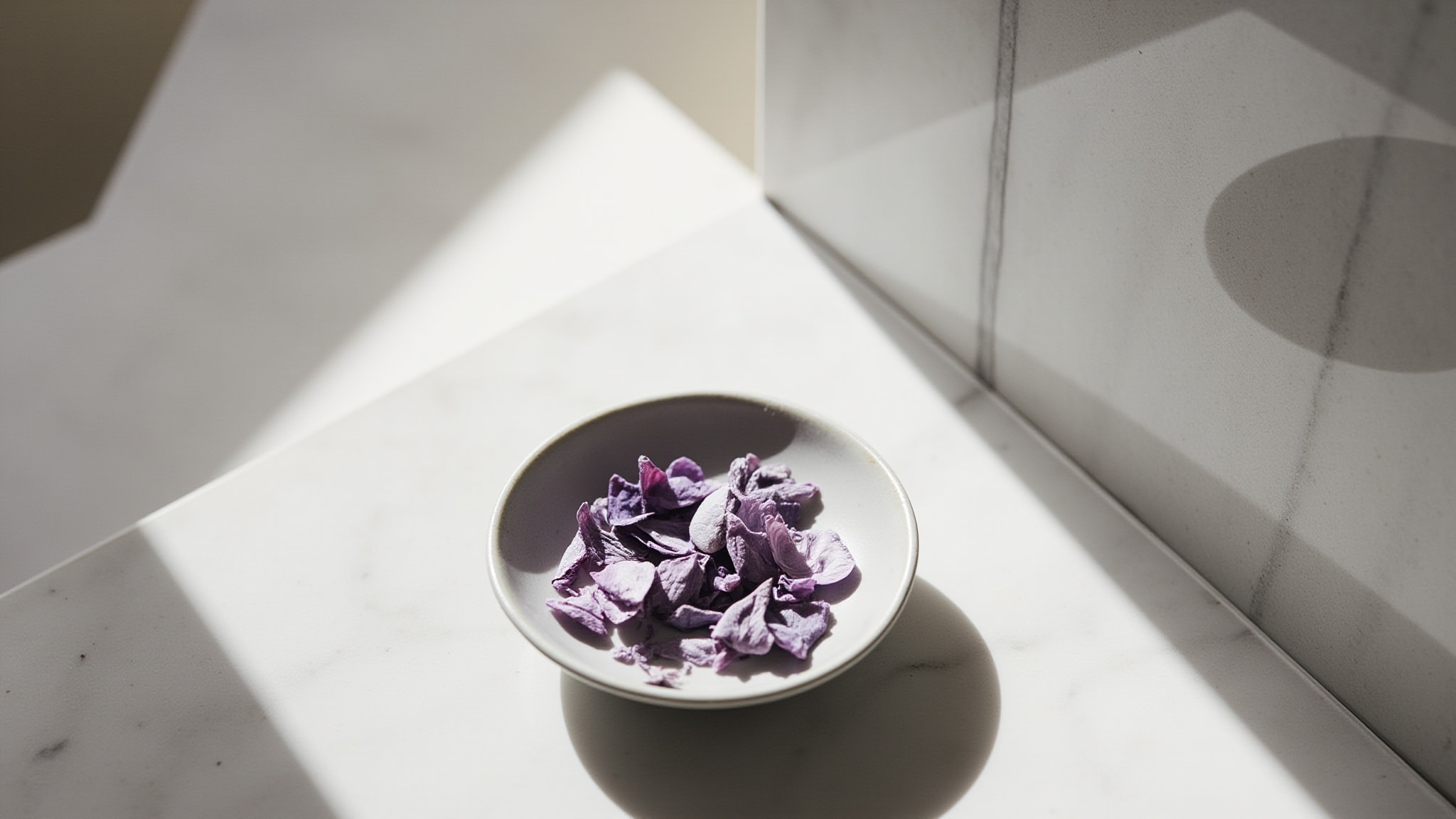 Luxurious Iris by Gerini. Atmospheric mood