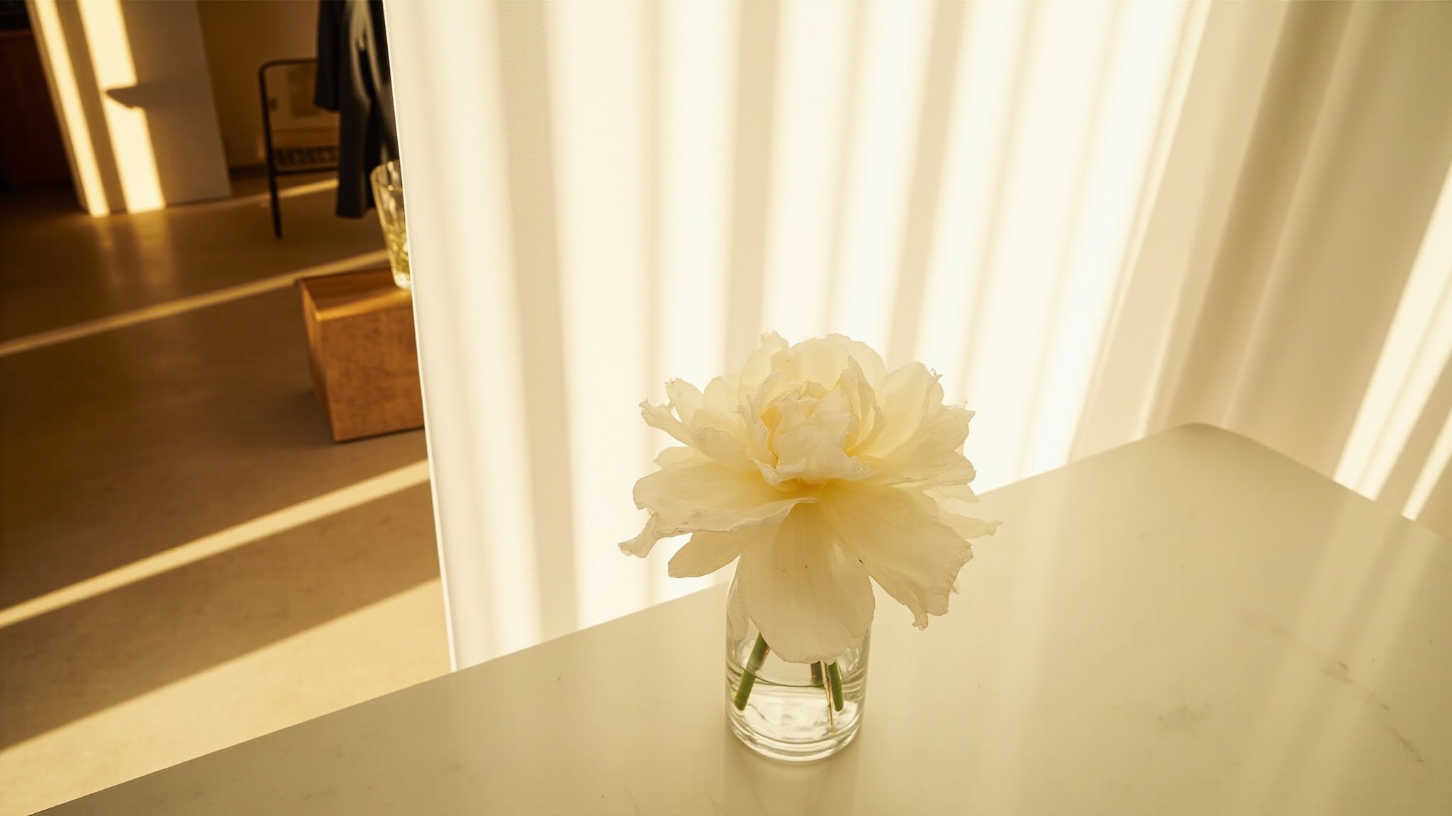Glass Blooms by Régime des Fleurs. Atmospheric mood