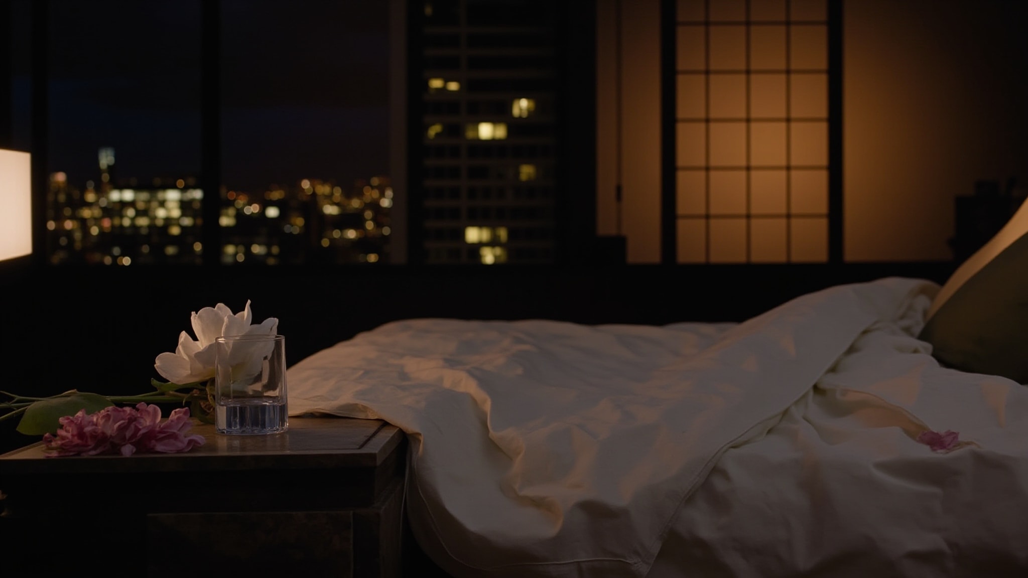 Minuit à New York by Gloria Vanderbilt. Atmospheric mood