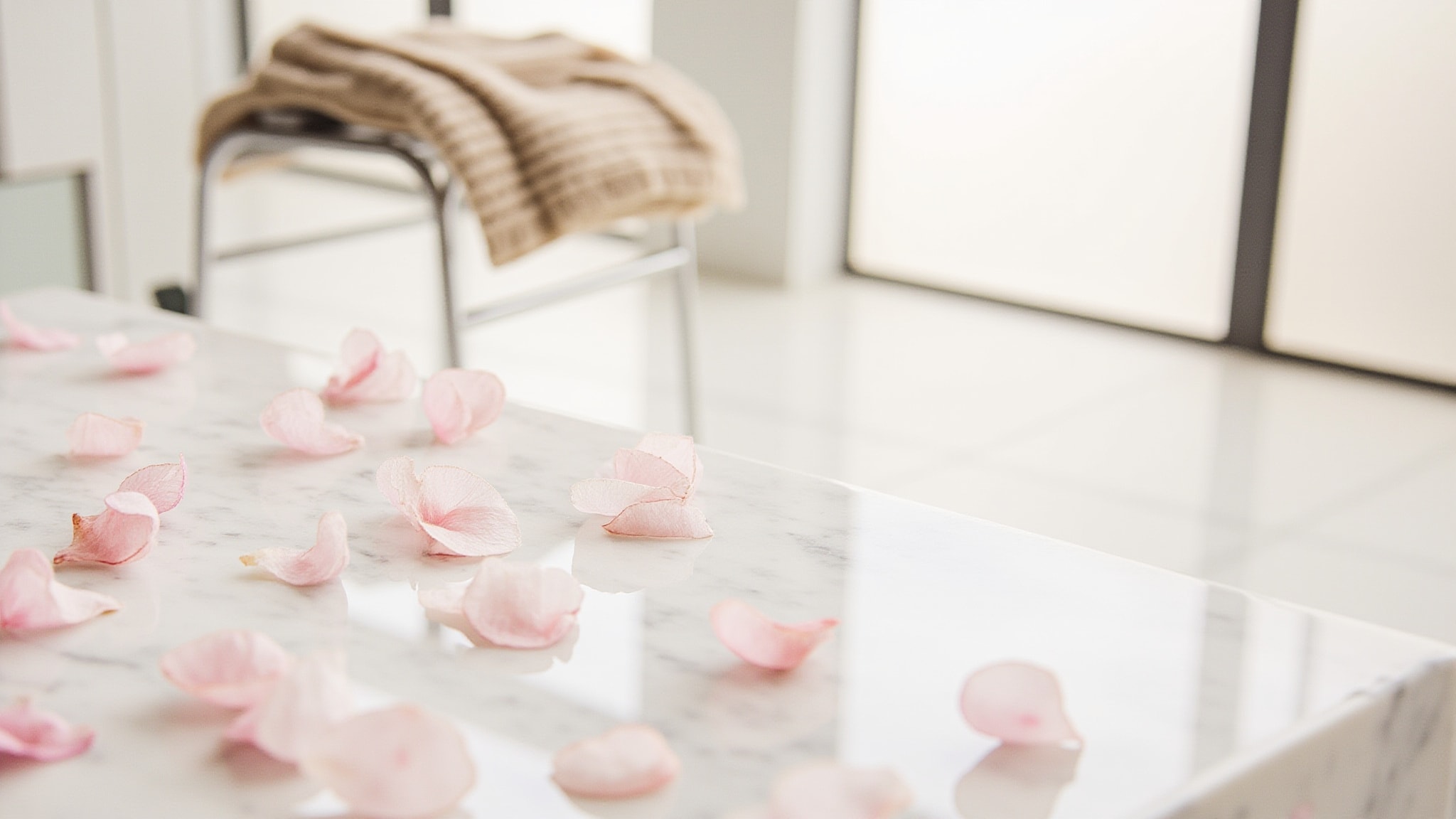 Cherry Blossom Millésime 2024 by Guerlain. Atmospheric mood