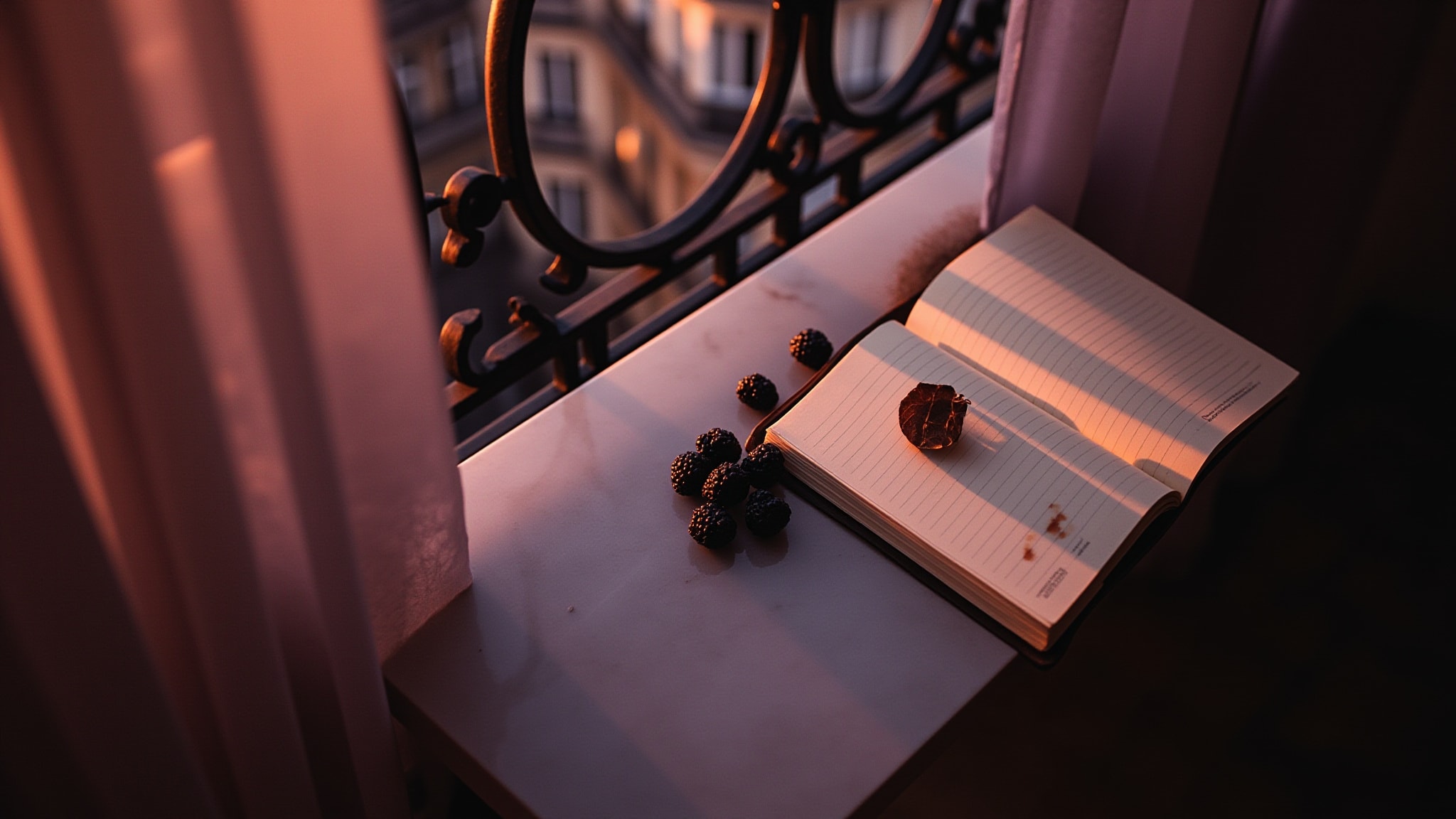 La Petite Robe Noire Rose Noire by Guerlain. Atmospheric mood
