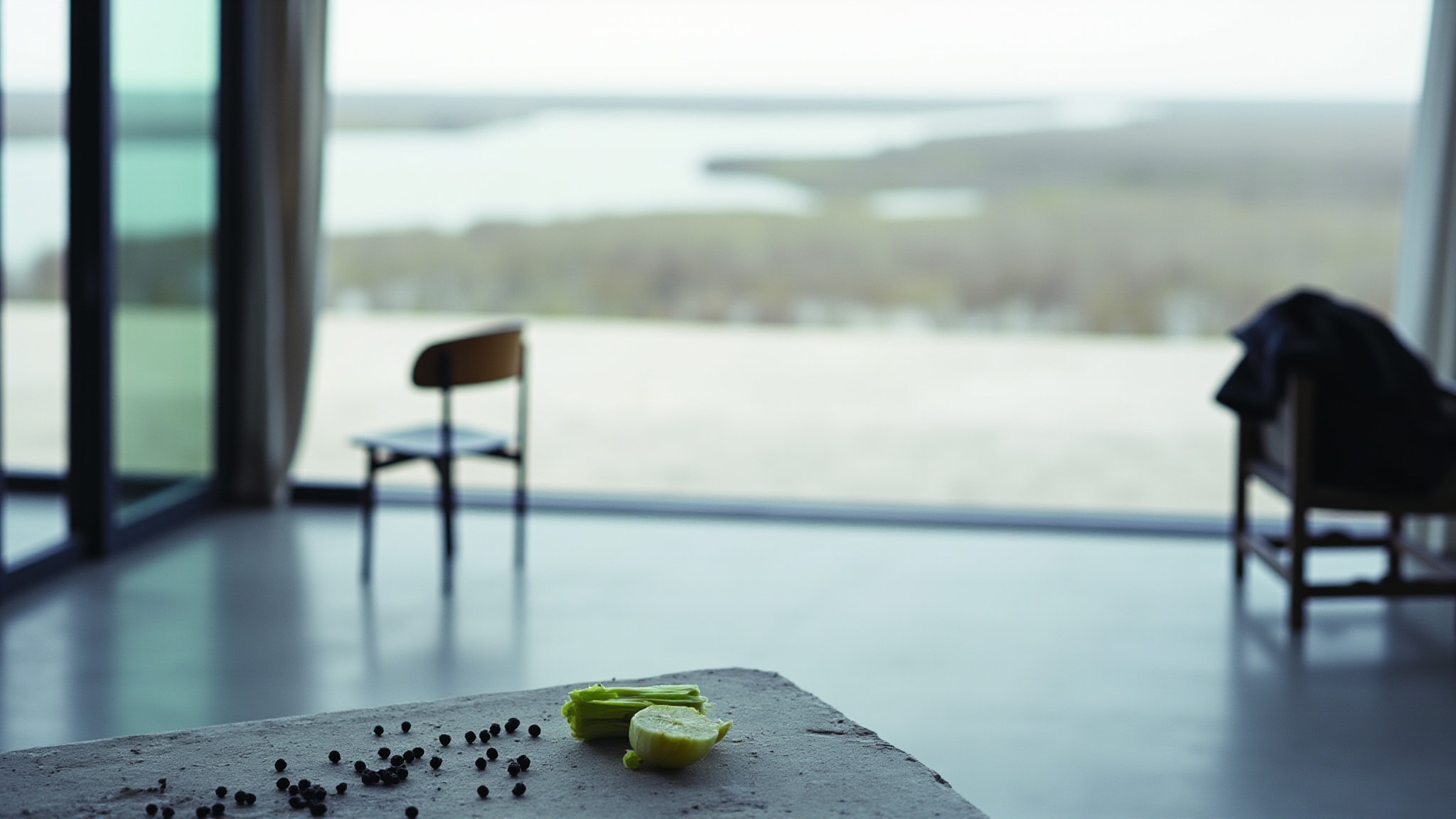 51° 19’ 9”N / 1° 21’ 30”E by Haeckels. Atmospheric mood