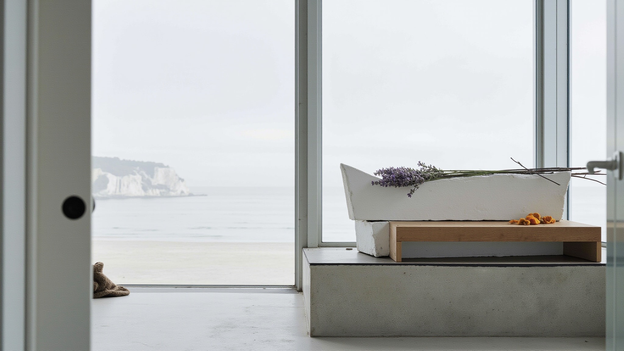 51° 23’ 19”N / 1° 26’ 3”E by Haeckels. Atmospheric mood