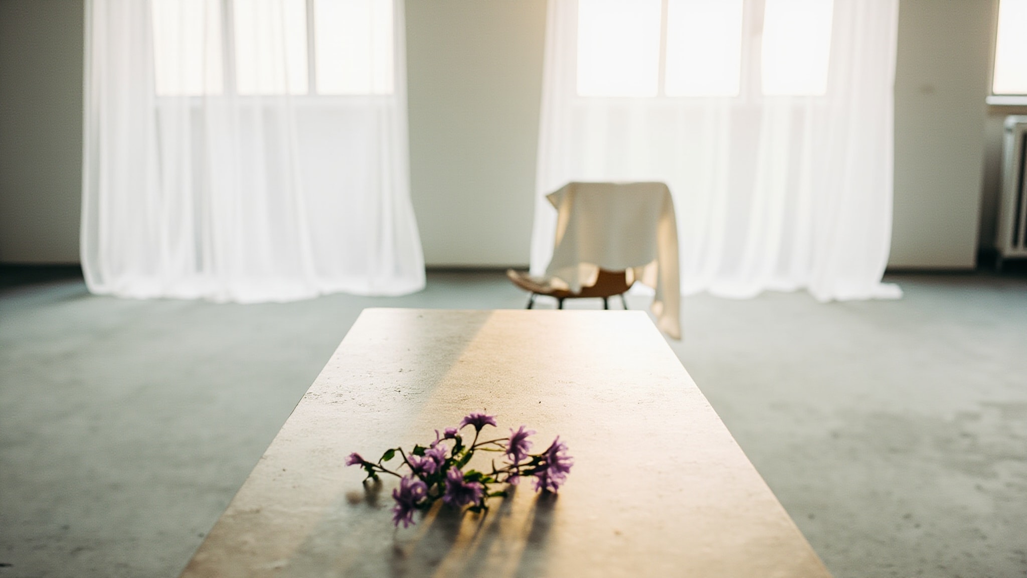 Geste Limited Porcelain Edition by Humiecki & Graef. Atmospheric mood