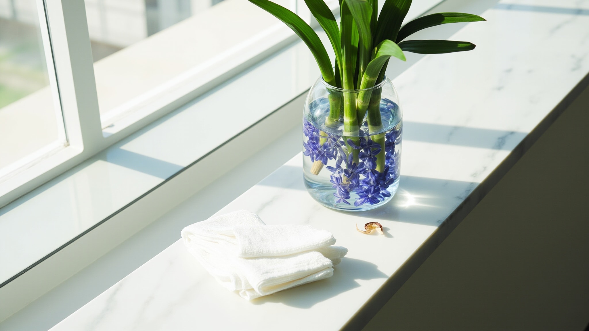 Multiflor Line Blanche Jacinthe by Il Profvmo. Atmospheric mood