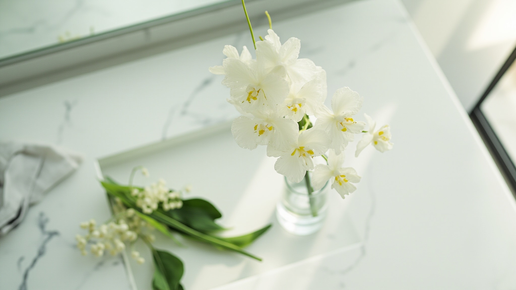 Incandessence by Avon. Atmospheric mood