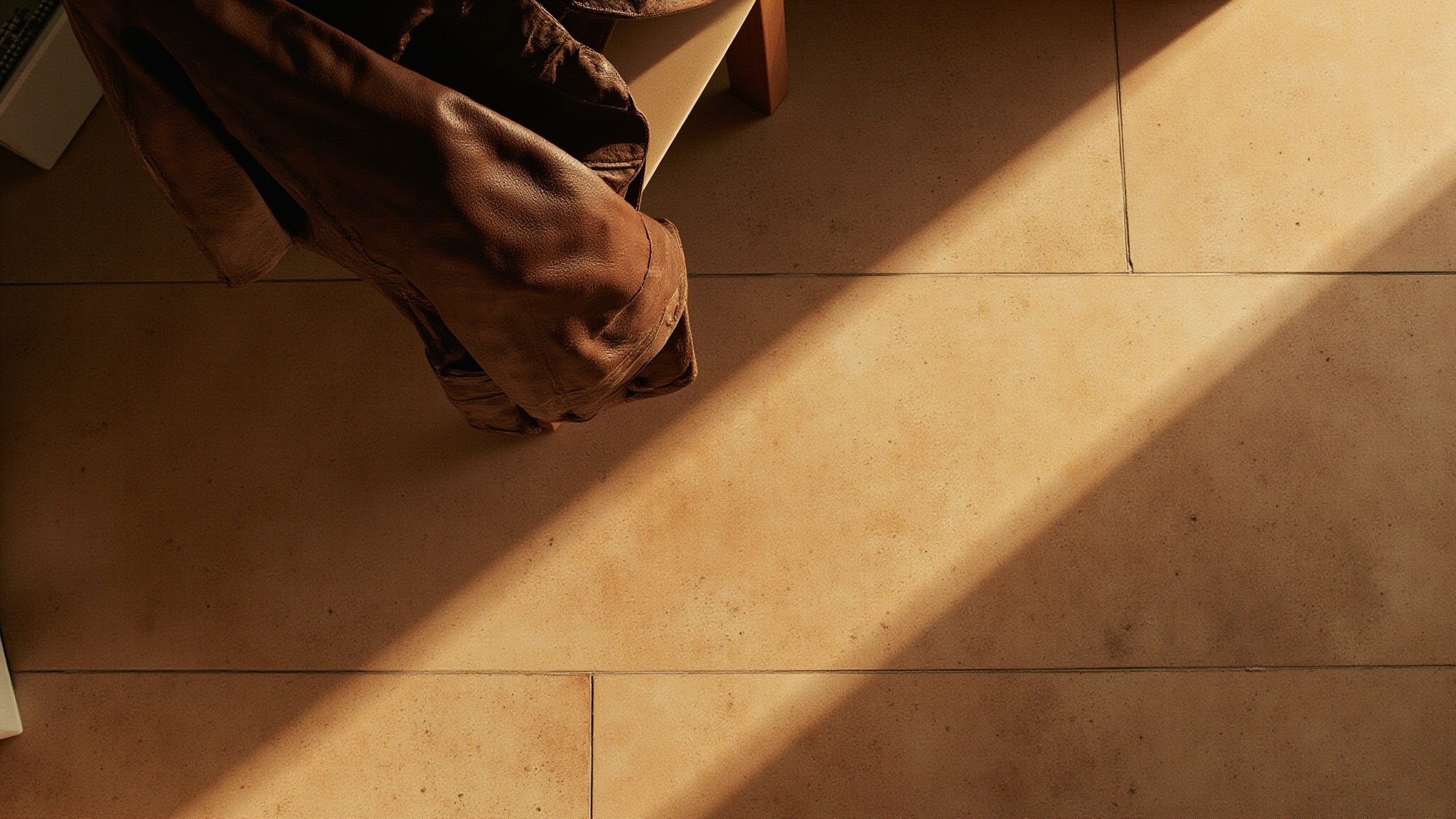 Dentro by Jijide. Atmospheric mood