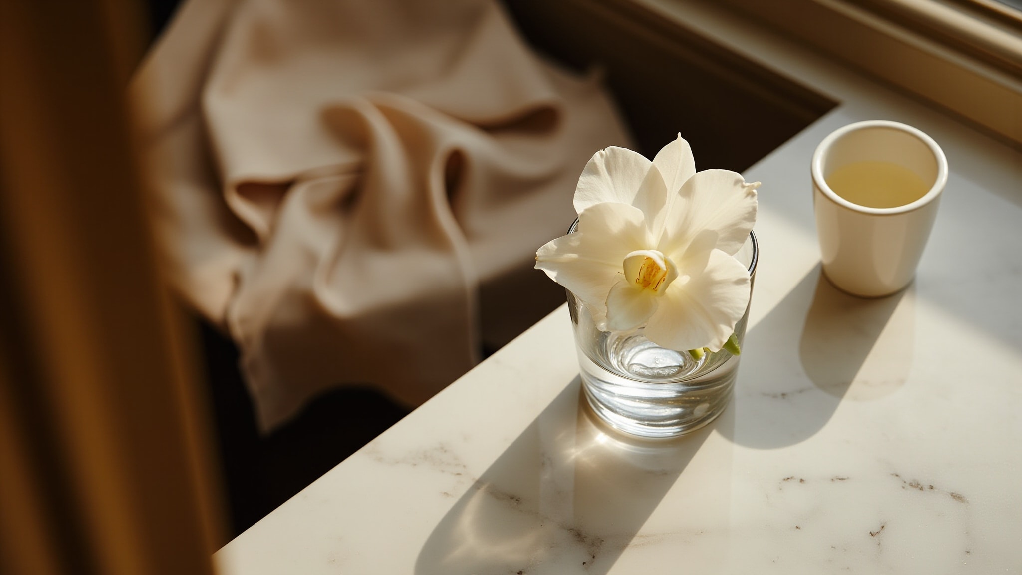 Vanilla | 28 All Over Body Spray by Kayali Fragrances. Atmospheric mood