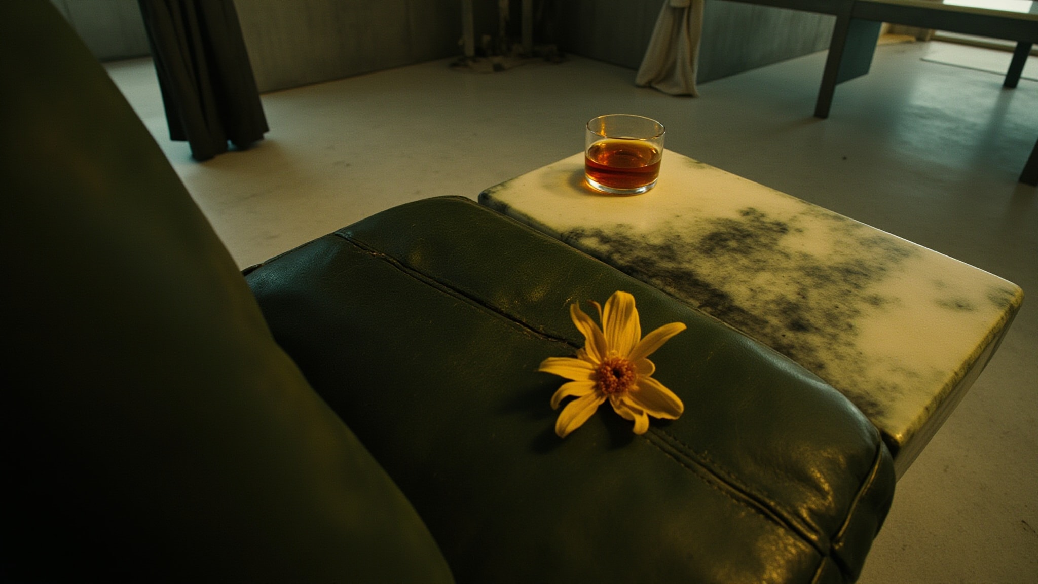 Mont de Narcisse by L'Artisan Parfumeur. Atmospheric mood
