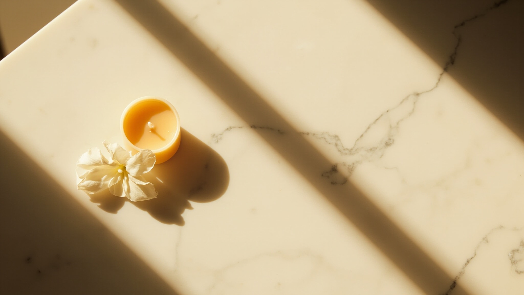 Rappelle-Toi by L'Artisan Parfumeur. Atmospheric mood