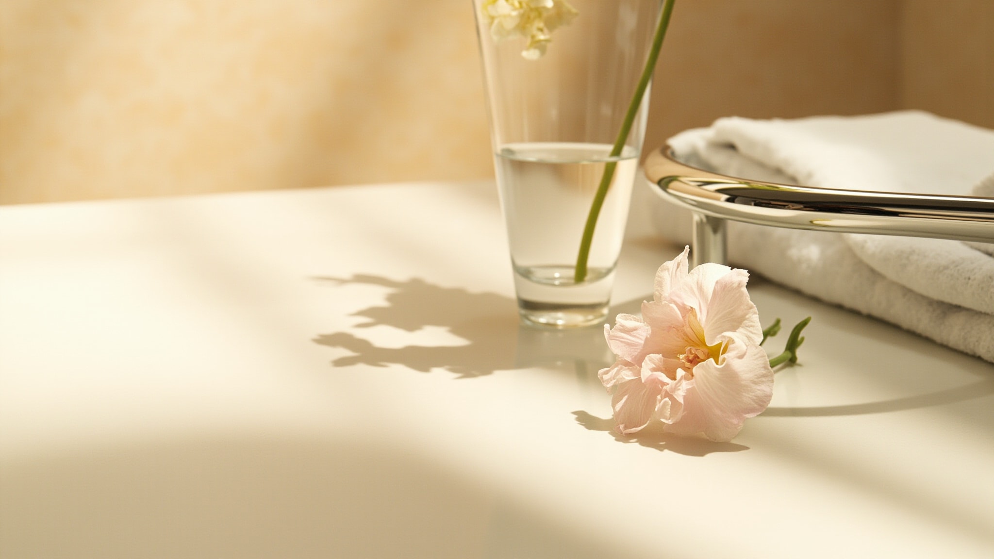 Exquise Tentation Hair and Body Mist by L'Atelier Parfum. Atmospheric mood