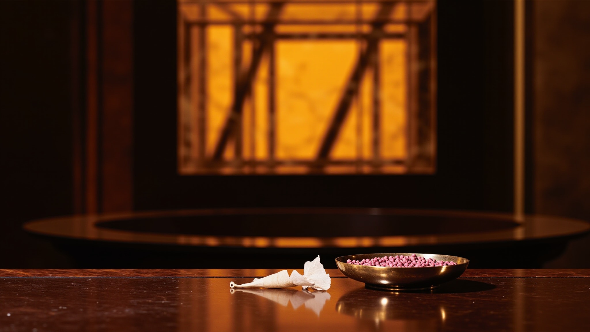Les Compositions Parfumées - Spicy Electrum by Lalique. Atmospheric mood