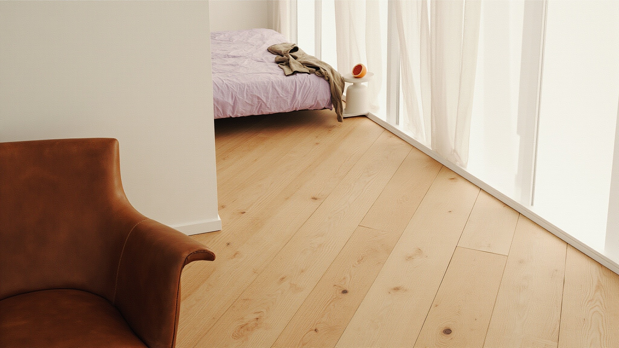 Expose Blanc by Maison Alhambra. Atmospheric mood