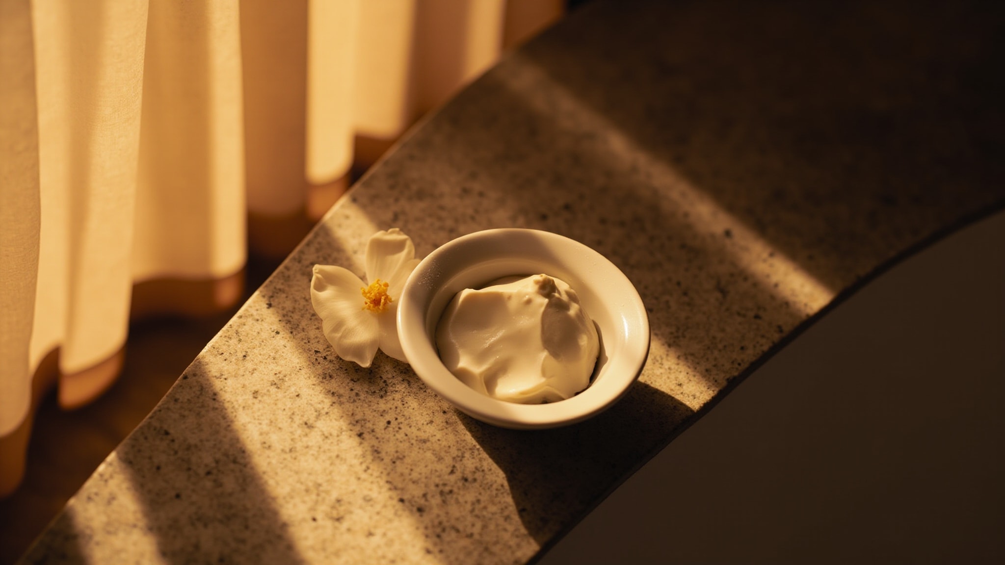 Versencia Noir by Maison Alhambra. Atmospheric mood