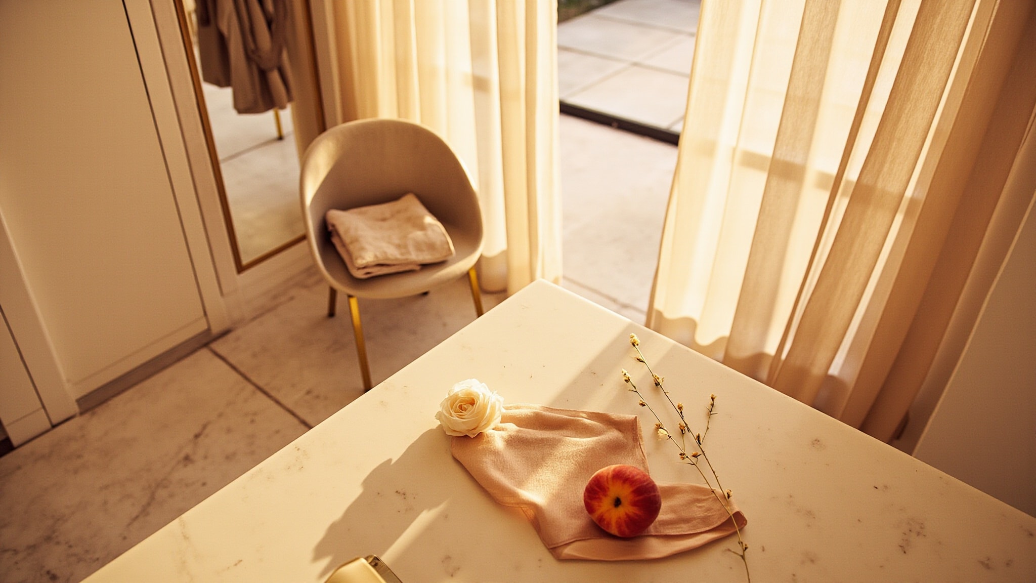 Amira by Maison Oud. Atmospheric mood