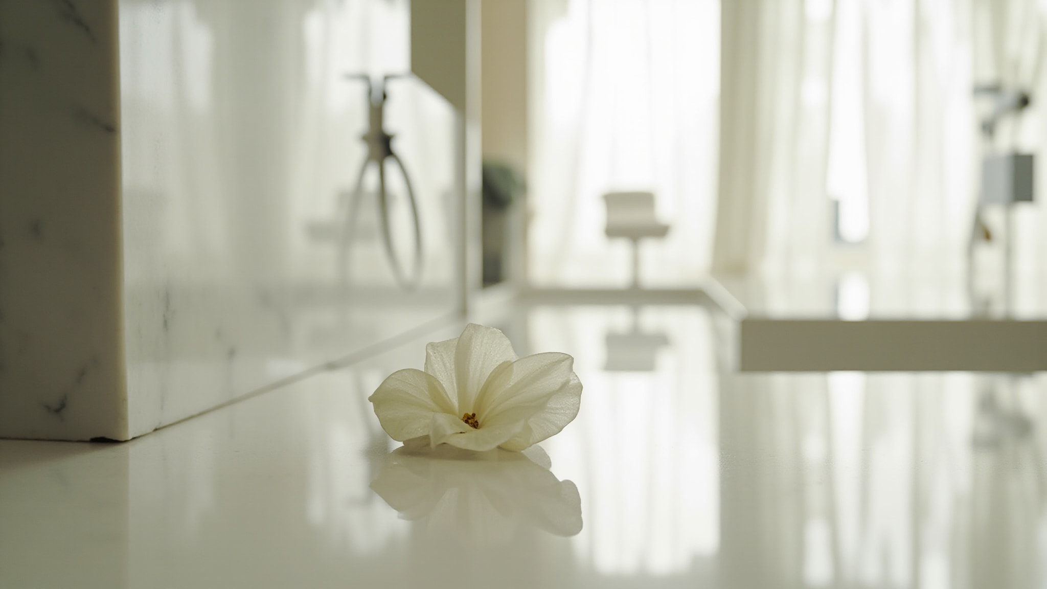 Marc Jacobs Splash Gardenia by Marc Jacobs. Atmospheric mood