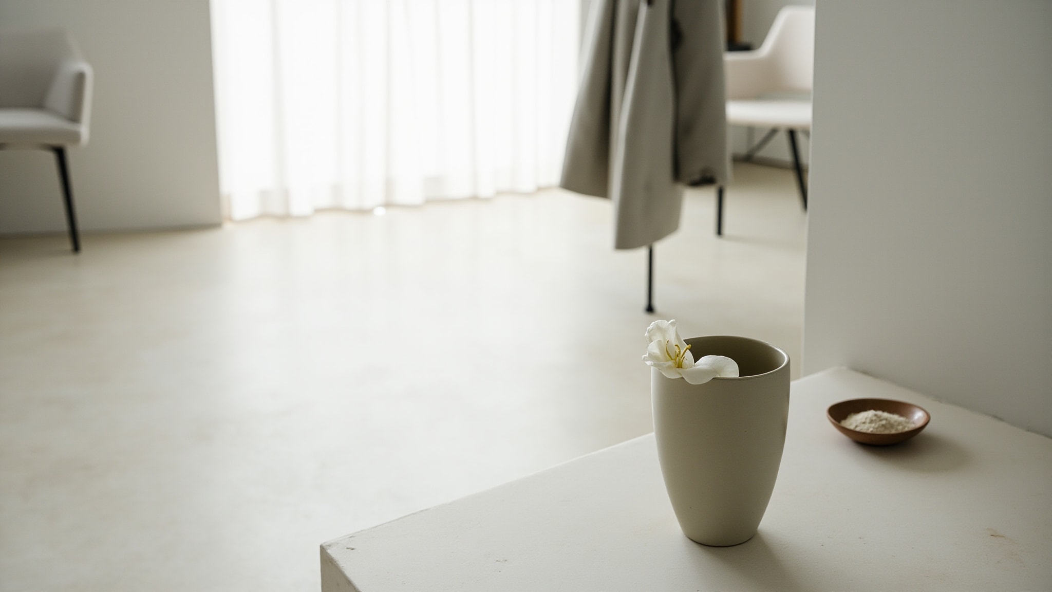 Hana by Miya Shinma. Atmospheric mood