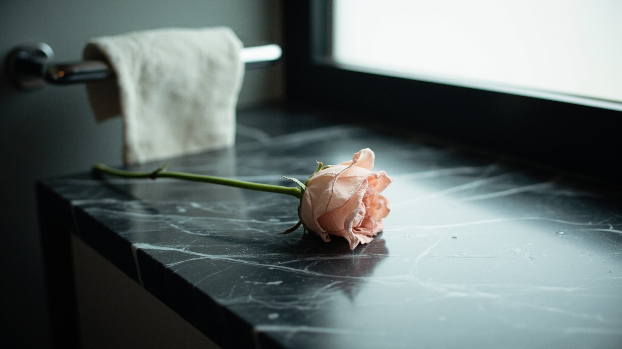 Nudesse by Overose. Atmospheric mood