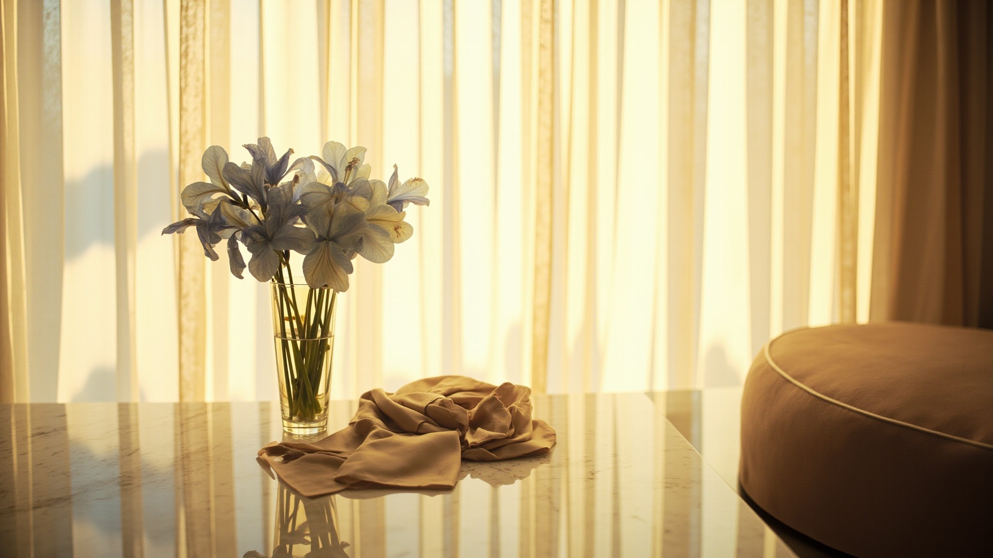 Shaghaf Pour Femme by Rasasi. Atmospheric mood