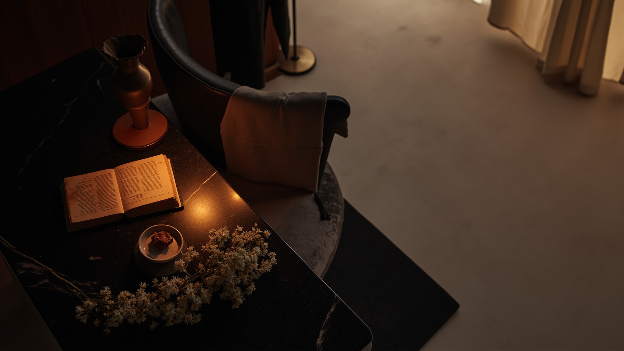 Oud Jasmine by Royal Crown. Atmospheric mood