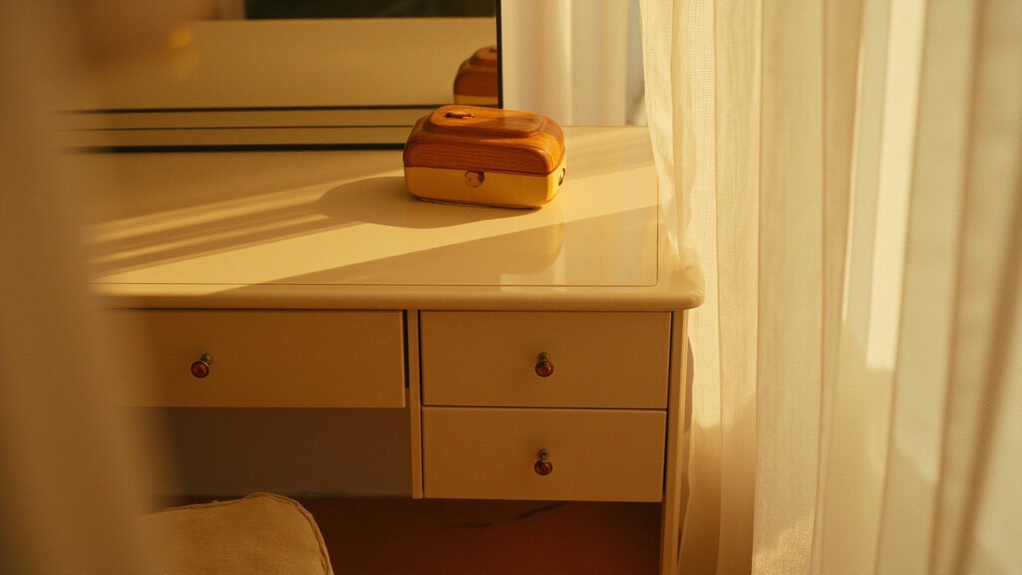 Santalum by Chloé. Atmospheric mood