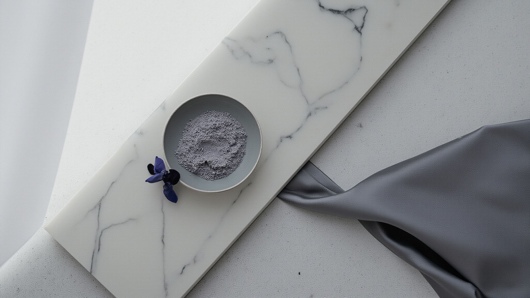 Iris Silver Mist Edition Limitée 2004 by Serge Lutens. Atmospheric mood