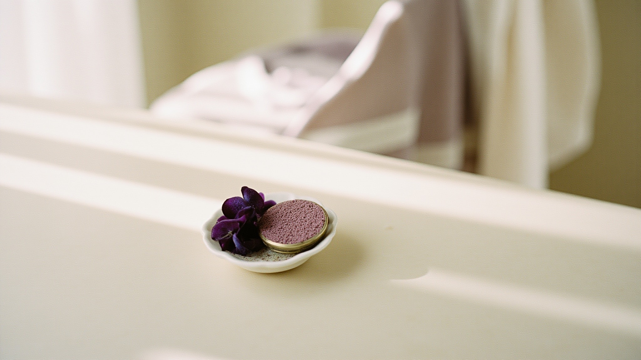 Lieu de Reves by Sonoma Scent Studio. Atmospheric mood