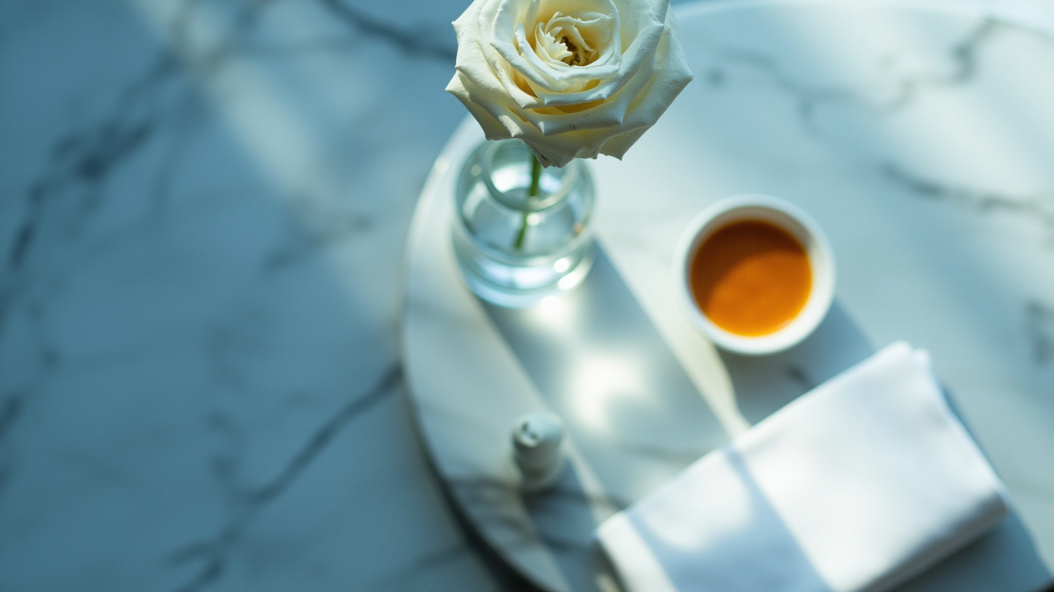 Crystal Rose by Swiss Arabian. Atmospheric mood