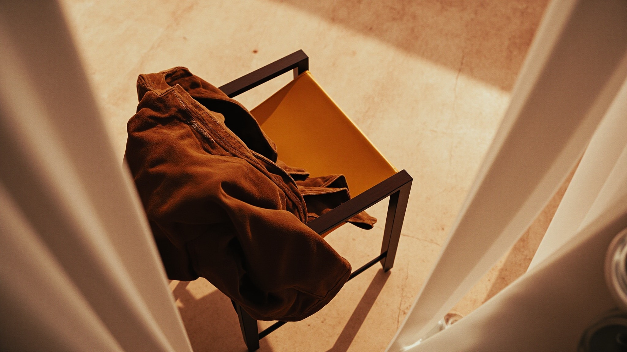 Tuscan Suede by The Perfumer's Story by Azzi. Atmospheric mood