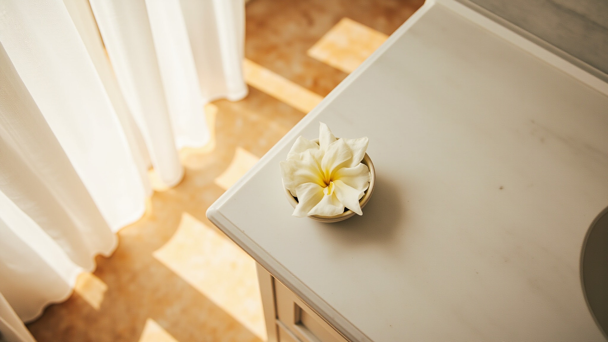 Abril by Victorio & Lucchino. Atmospheric mood