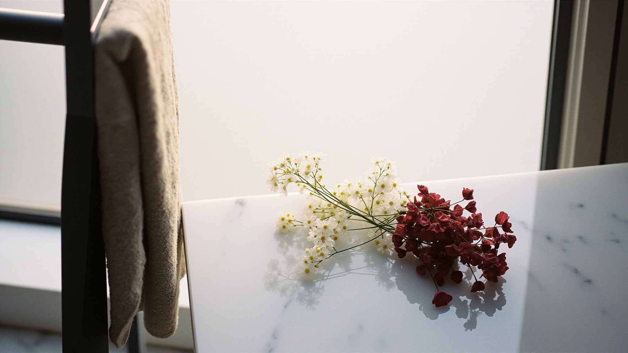 Amaranth & Jasmine by Voluspa. Atmospheric mood